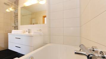 Badewanne, Haartrockner
