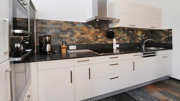 Réfrigérateur, micro-ondes, four, lave-vaisselle