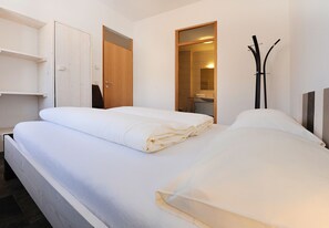 1 bedroom, iron/ironing board, free WiFi