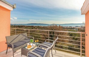 Property grounds - Villa Lioness in Kastel Luksic, playground & pool (Kastel Luksic)