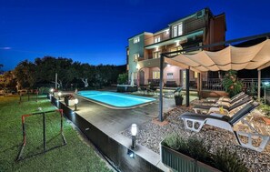 Terrace/patio - Villa Lioness in Kastel Luksic, playground & pool (Kastel Luksic)