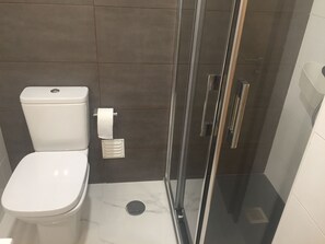 Dusche, Handtücher, Seife, Shampoo