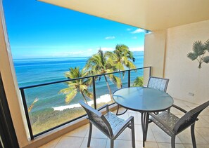 Outdoor dining - Mahana 604 Oceanfront 1bd/1ba 1 Bedroom Condo by RedAwning (Lahaina)