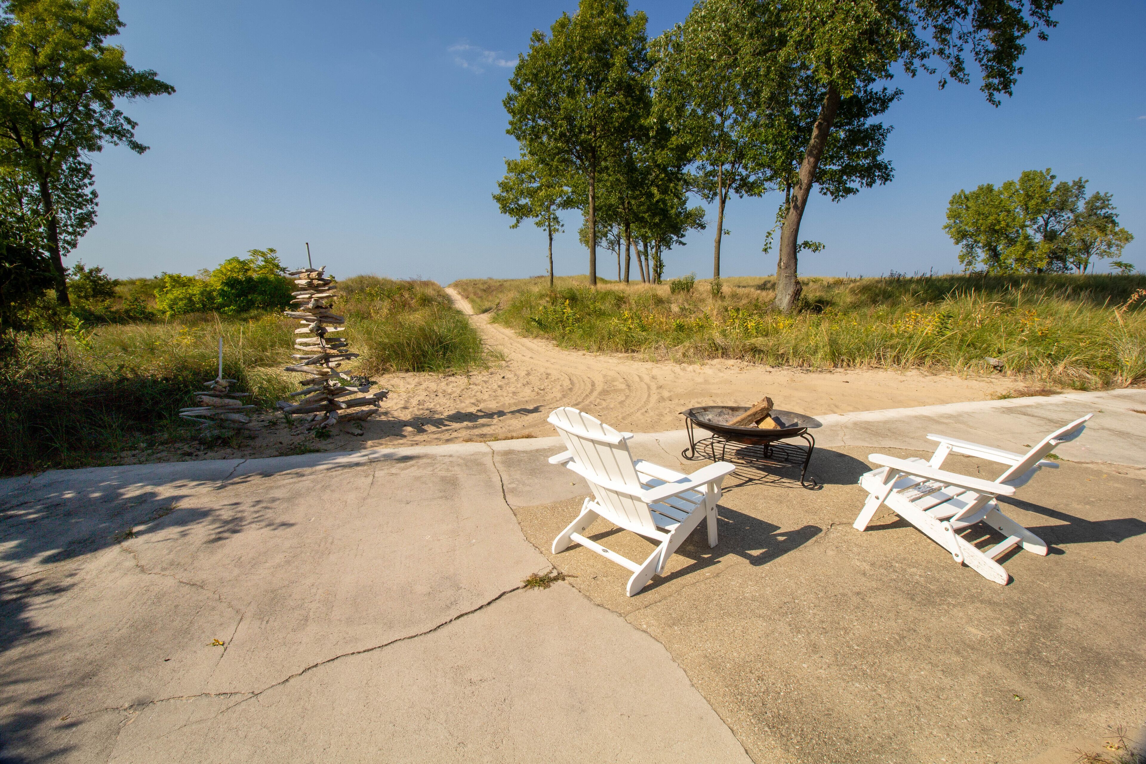 Beachfront Lake Michigan Cottage for 14