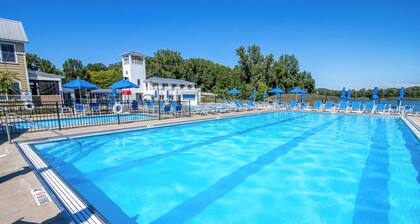 Beachwalk Guest Cottage Across from Lake Michigan