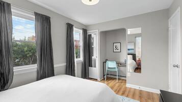 3 slaapkamers, een bureau, een strijkplank/strijkijzer, gratis wifi