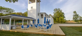 Charismatic Beachwalk Resort Cottage