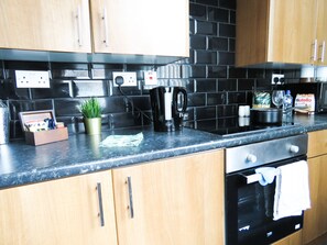 Business House | Private kitchen | Fridge, microwave, oven, high chair