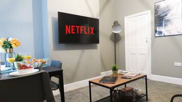 Business House | Ruang tamu | TV