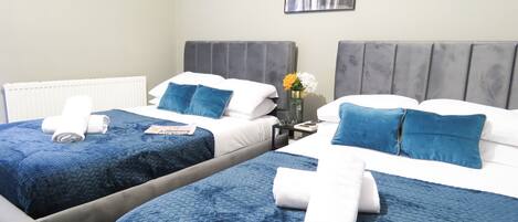 Business House | 3 bedrooms, individually decorated, travel cot, free WiFi