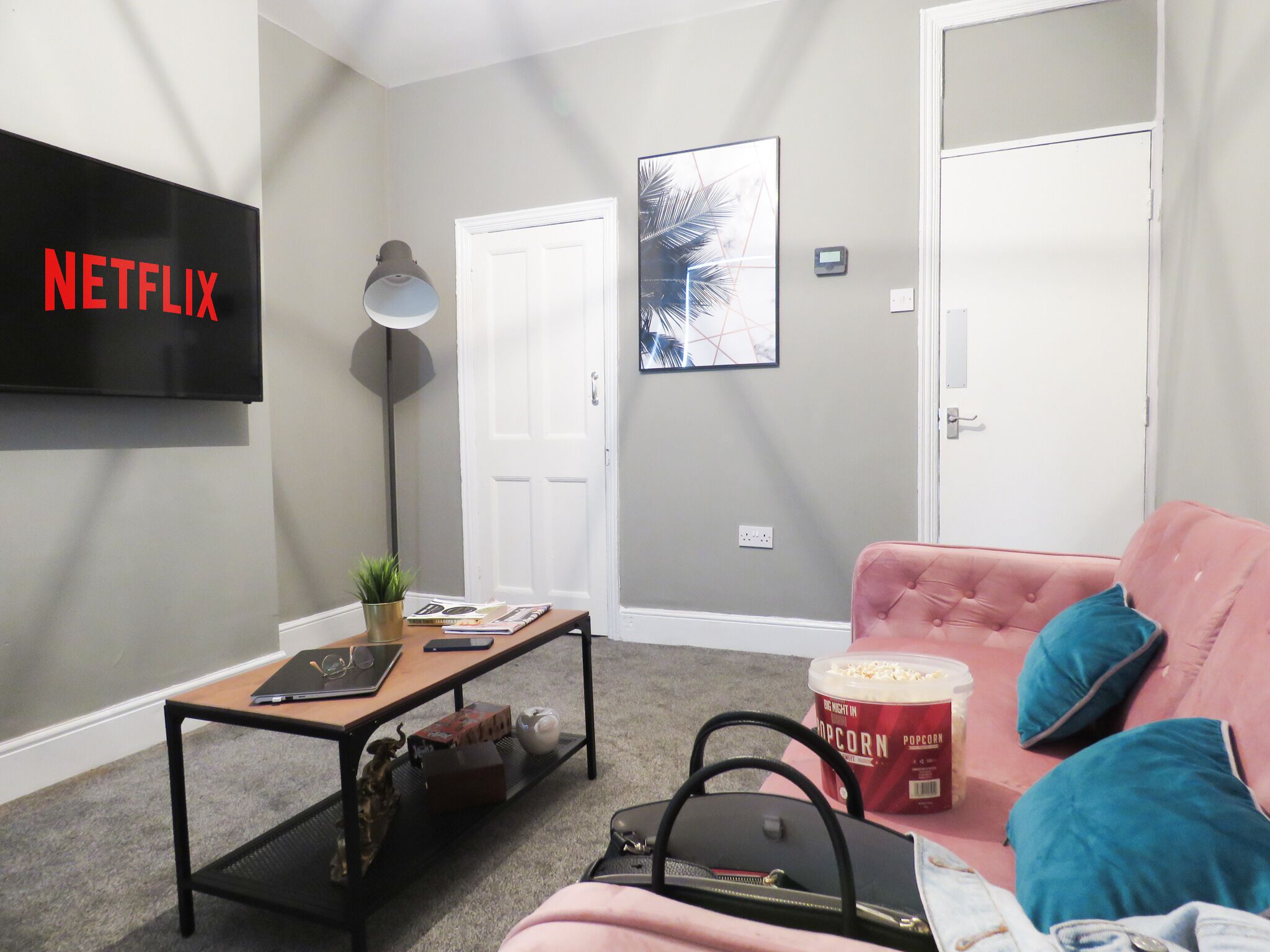 Business House | Ruang tamu | TV 