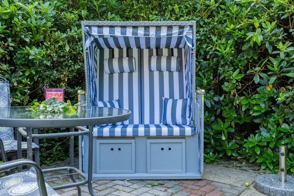 Unclassified image, 1 of 36, button