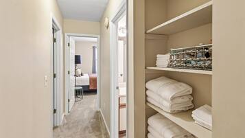 3 bedrooms, iron/ironing board, WiFi, bed sheets