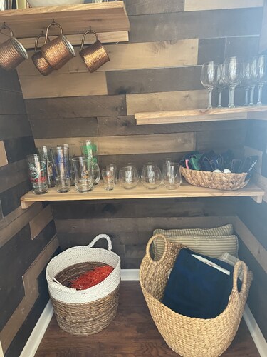 0.2 Miles to Downtown Auburn! Pet friendly AU Townhome Sleeps 10!