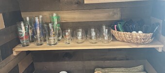 0.2 Miles to Downtown Auburn! Pet friendly AU Townhome Sleeps 10!