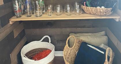 0.2 Miles to Downtown Auburn! Pet friendly AU Townhome Sleeps 10!