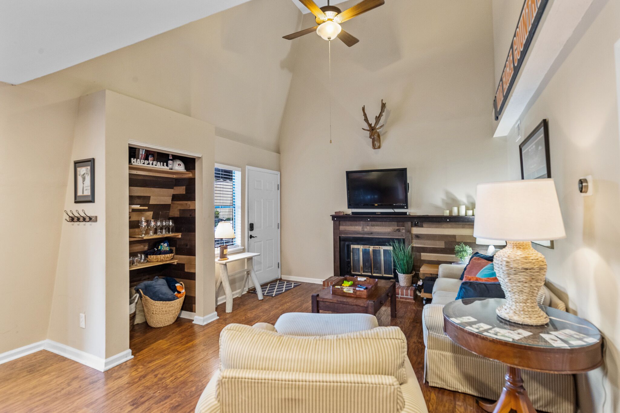 智能电视、壁炉