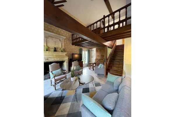 TV, fireplace, offices