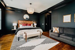 4 bedrooms, iron/ironing board, WiFi, bed sheets