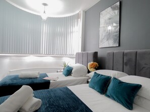 บ้านพักเบสิก | 4 ห้องนอน, Wi-Fi ฟรี, ผ้าปูที่นอน
