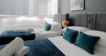 Tudors eSuites Four Bedroom House Garden