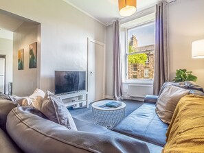 Living area - Spacious and Homely flat on the Royal Mile - Pass the Keys (Edinburgh)