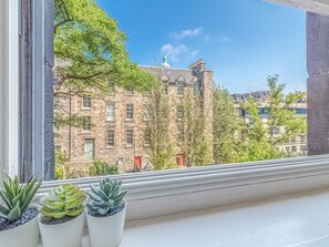 Interior - Spacious and Homely flat on the Royal Mile - Pass the Keys (Edinburgh)