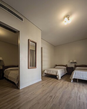 In-room safe, free WiFi, bed sheets - Hotel Marbella (Buenos Aires)