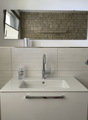 Bathroom - 1a apartment Sturm (Emmerthal)