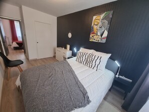 3 bedrooms, iron/ironing board, WiFi, bed sheets - Superb 5 room apartment completely renovated (Avignon)