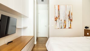 1 bedroom, iron/ironing board - Plum Guide - Zebra Dazzle (Berlin)