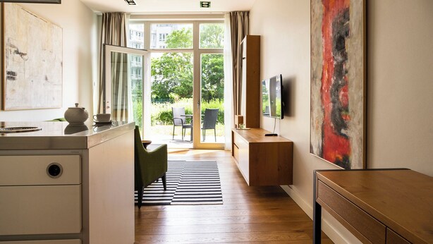 Interior - Plum Guide - Zebra Dazzle (Berlin)