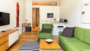 TV - Plum Guide - Zebra Dazzle (Berlin)