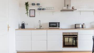 Microwave, dishwasher