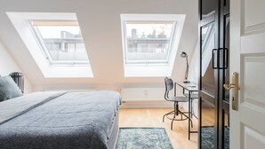 2 bedrooms, iron/ironing board - Plum Guide - Geometry Farben (Berlin)