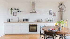 Microwave, dishwasher