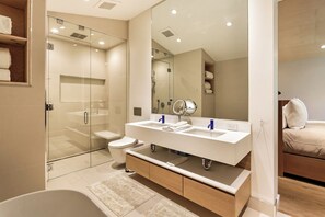 Shower - Plum Guide - Vacation Station (Aspen)