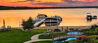 Waterfront Escape on Crooked Lake - Kayaks & Boat Slip. Near Boyne Highlands!