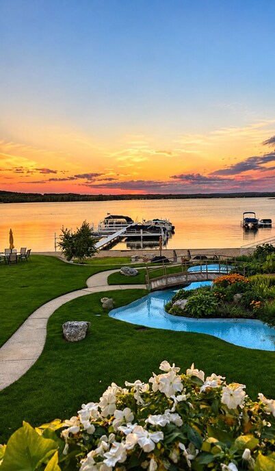 Waterfront Escape on Crooked Lake - Kayaks & Boat Slip. Near Boyne Highlands!
