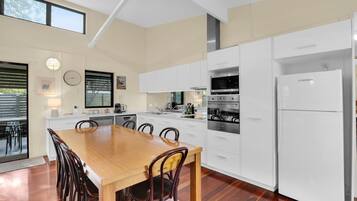 Coffee/tea maker, fridge, microwave, oven