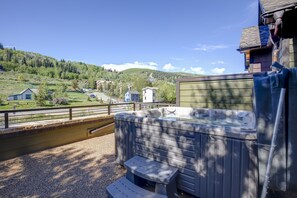 Outdoor spa tub - 607 Deer Valley Drive: 5 BR / 6 BA condo in Deer Valley, Sleeps 11 (Deer Valley)