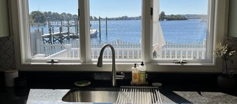 Waterfront, Dog-Friendly Cottage on the Cove. In safe, quiet neighborhood.