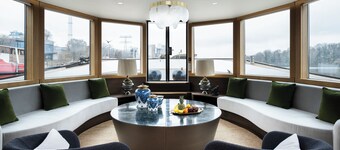 Plum Guide - Rock The Boat