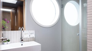 Bathtub, designer toiletries