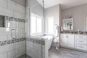 Shower - Plum Guide - Sunflower Dance (Scottsdale)