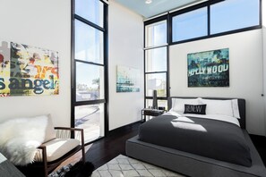 4 Schlafzimmer, Bügeleisen/Bügelbrett