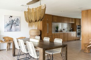 Dining - Plum Guide - Desert Diver (Phoenix)