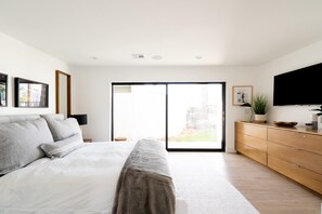 3 habitaciones y tabla de planchar con plancha 