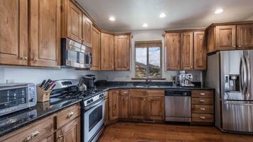 Microwave, dishwasher