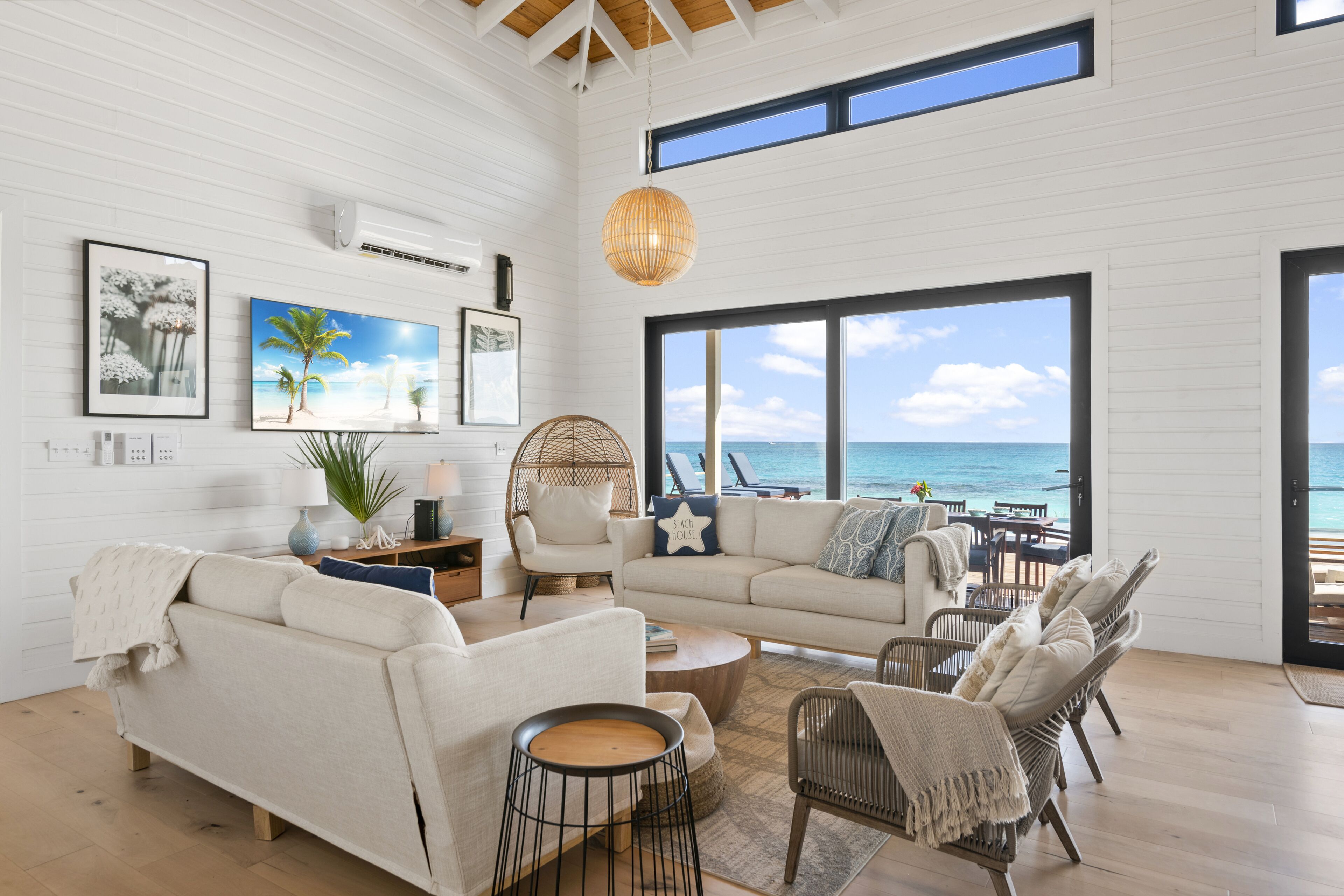 Älytelevisio, videopelejä, leluja, kirjoja